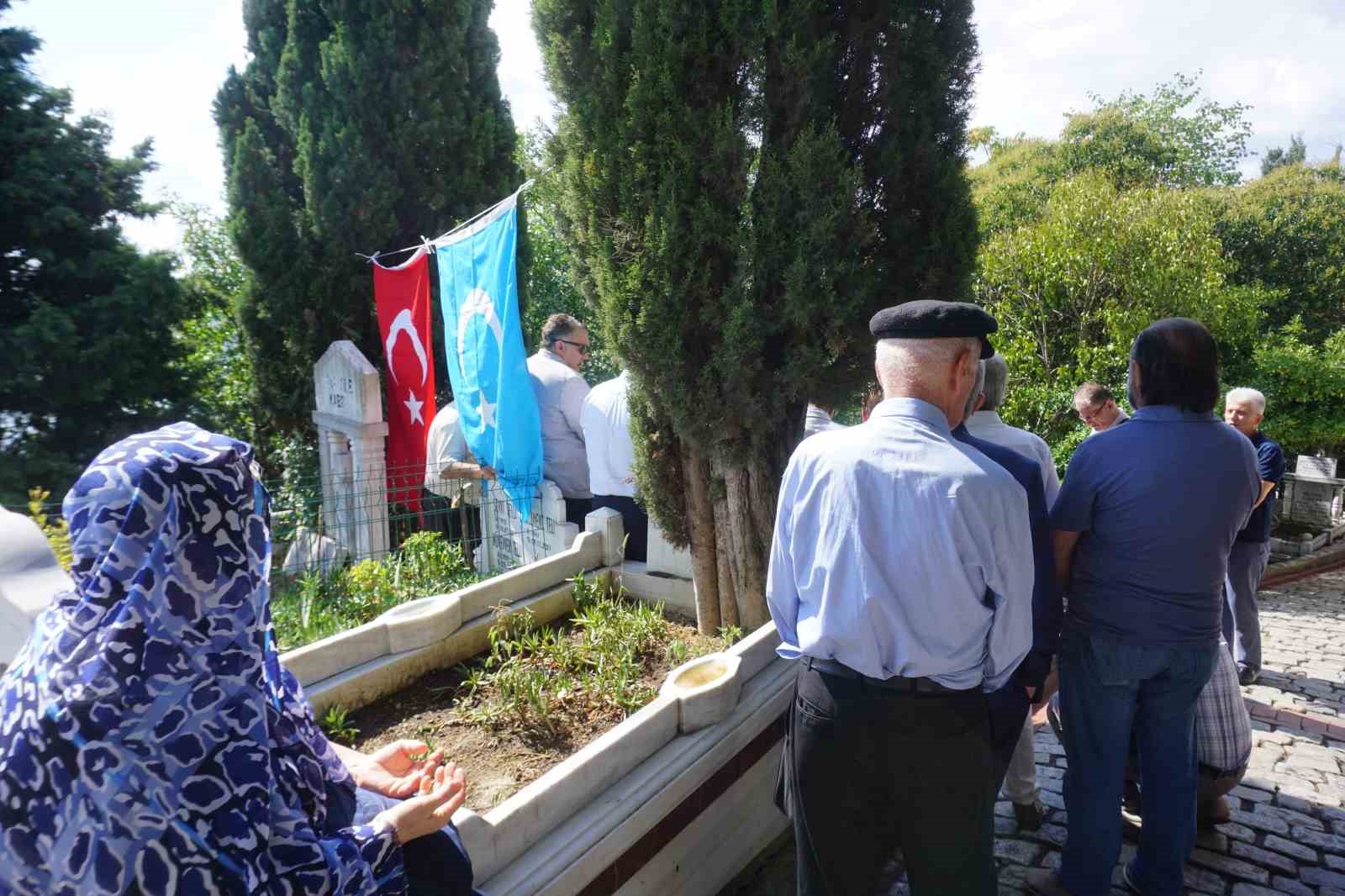 servet-kabakli-vefatinin-11-yilinda-mezari-basinda-anildi