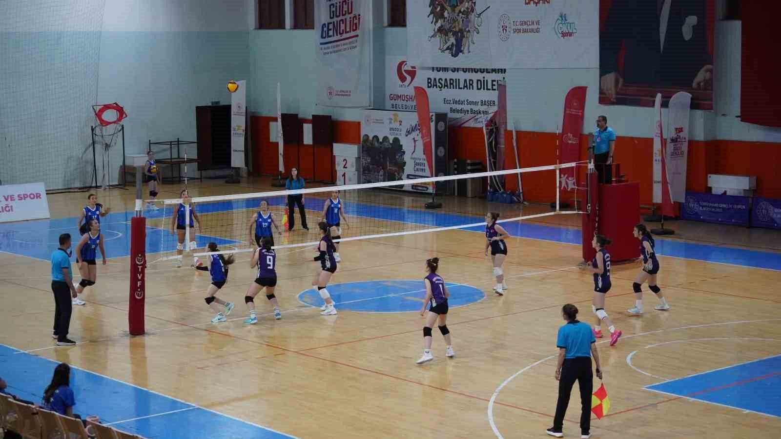 gumushane-analig-voleybol-grup-musabakalarina-ev-sahipligi-yapiyor