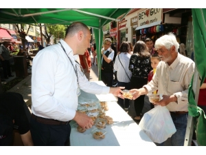 Odunpazarı Belediyesi Kandil Simidi Dağıttı