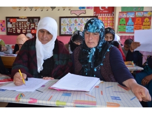 3 Kuşak Aynı Sırada Ders Görüyor