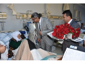 Başhekim Parlak’tan Hastalara ‘Kandil’ Ziyareti