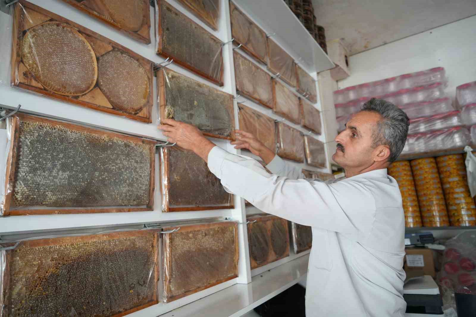 mus-ta-bal-hasadi-tamamlandi-700-ton-bal-elde-edildi