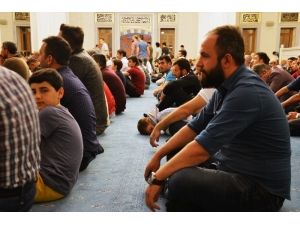 Berat Kandili’nde Camiler Doldu, Taştı