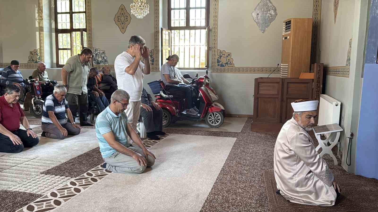asirlik-cami-17-yildir-ibadetin-onundeki-engelleri-kaldiriyor