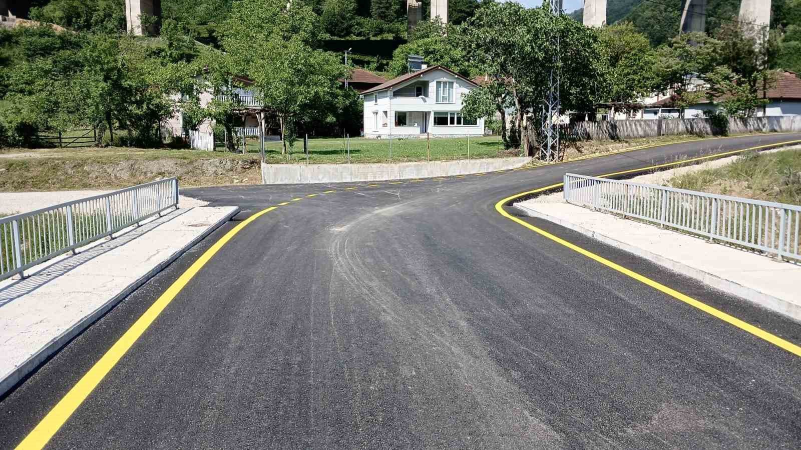 duzce-de-koylerde-yol-cizgi-calismalari-tamamlaniyor