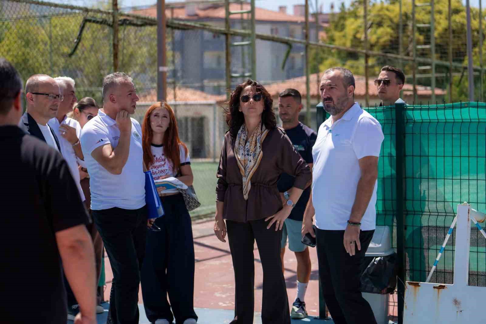 baskan-koksal-aras-ali-fuat-ozge-spor-tesislerinde-incelemelerde-bulundu