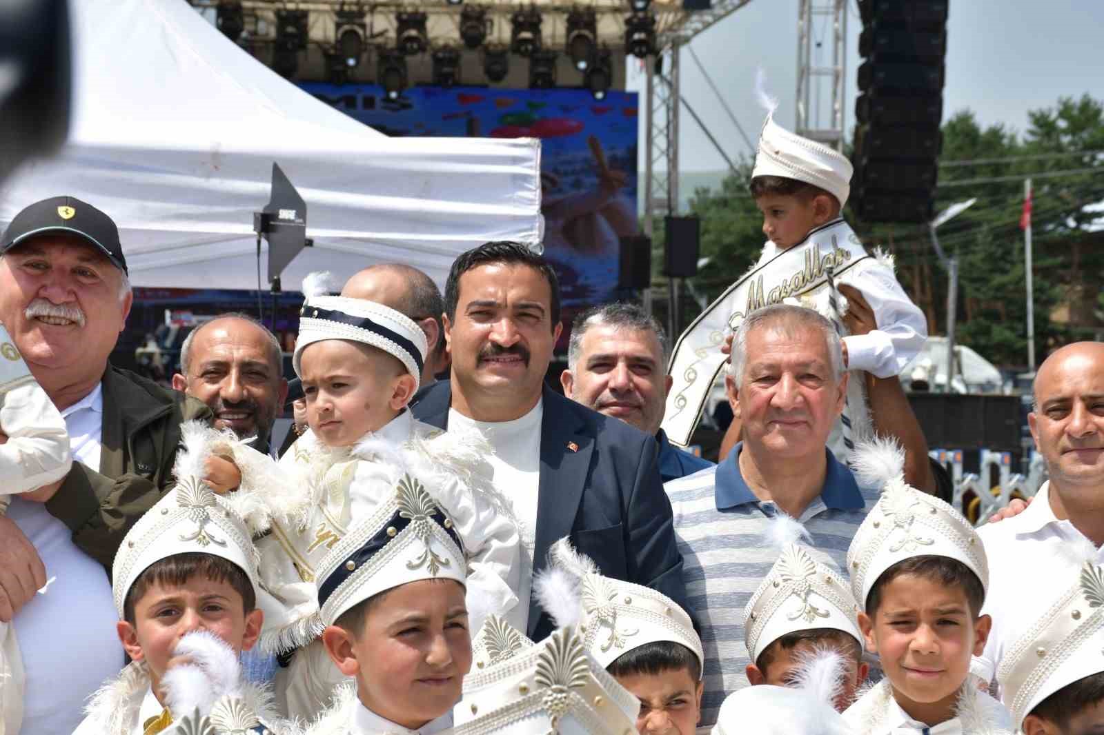 sarikamis-belediyesi-nden-300-cocuga-toplu-sunnet-soleni