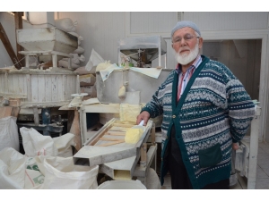 Değirmenci Muhsin Dede Gençlere Taş Çıkartıyor