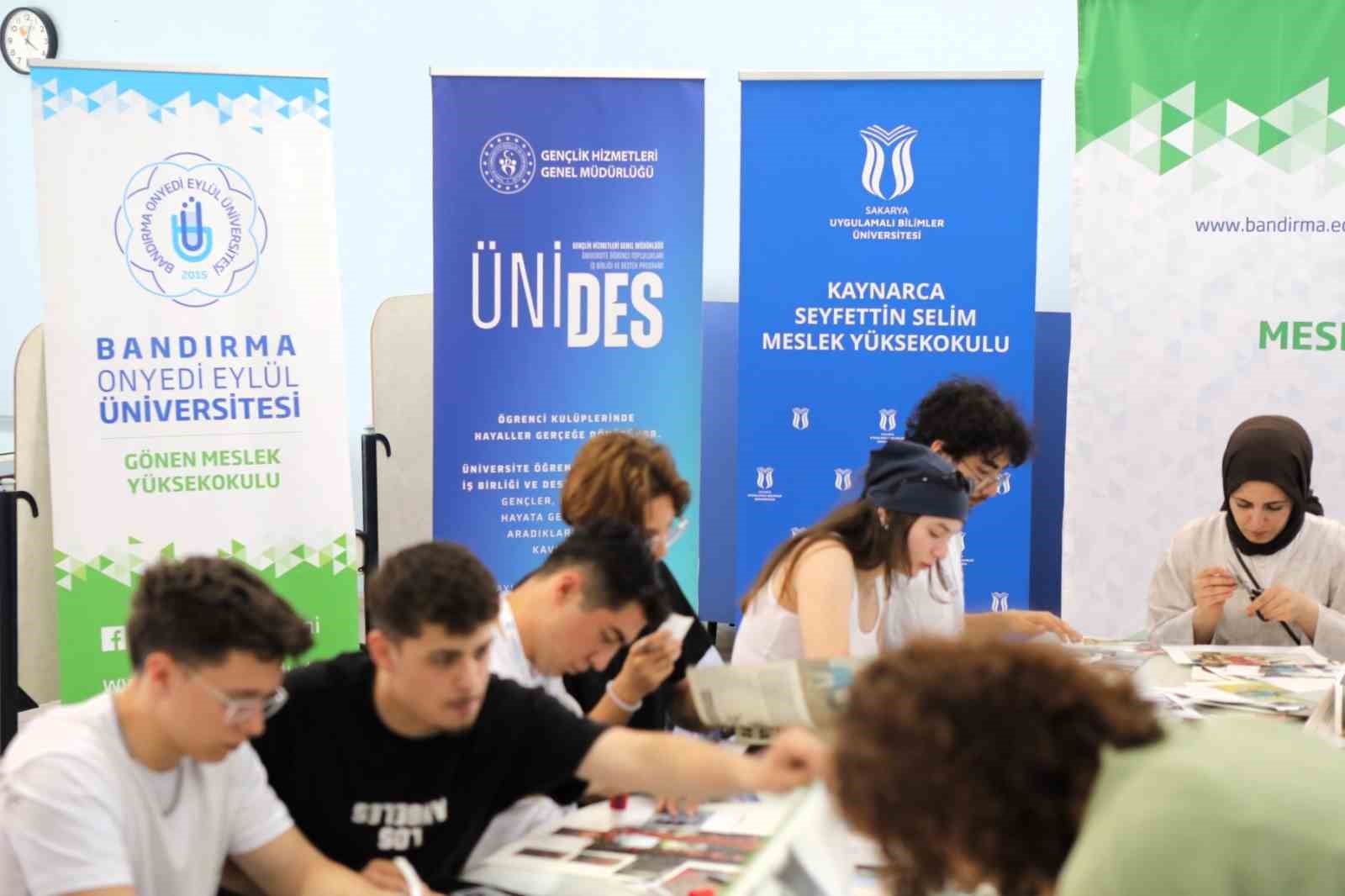 iki-universitenin-ogrencileri-bir-araya-gelerek-bilgi-alisverisi-yapti