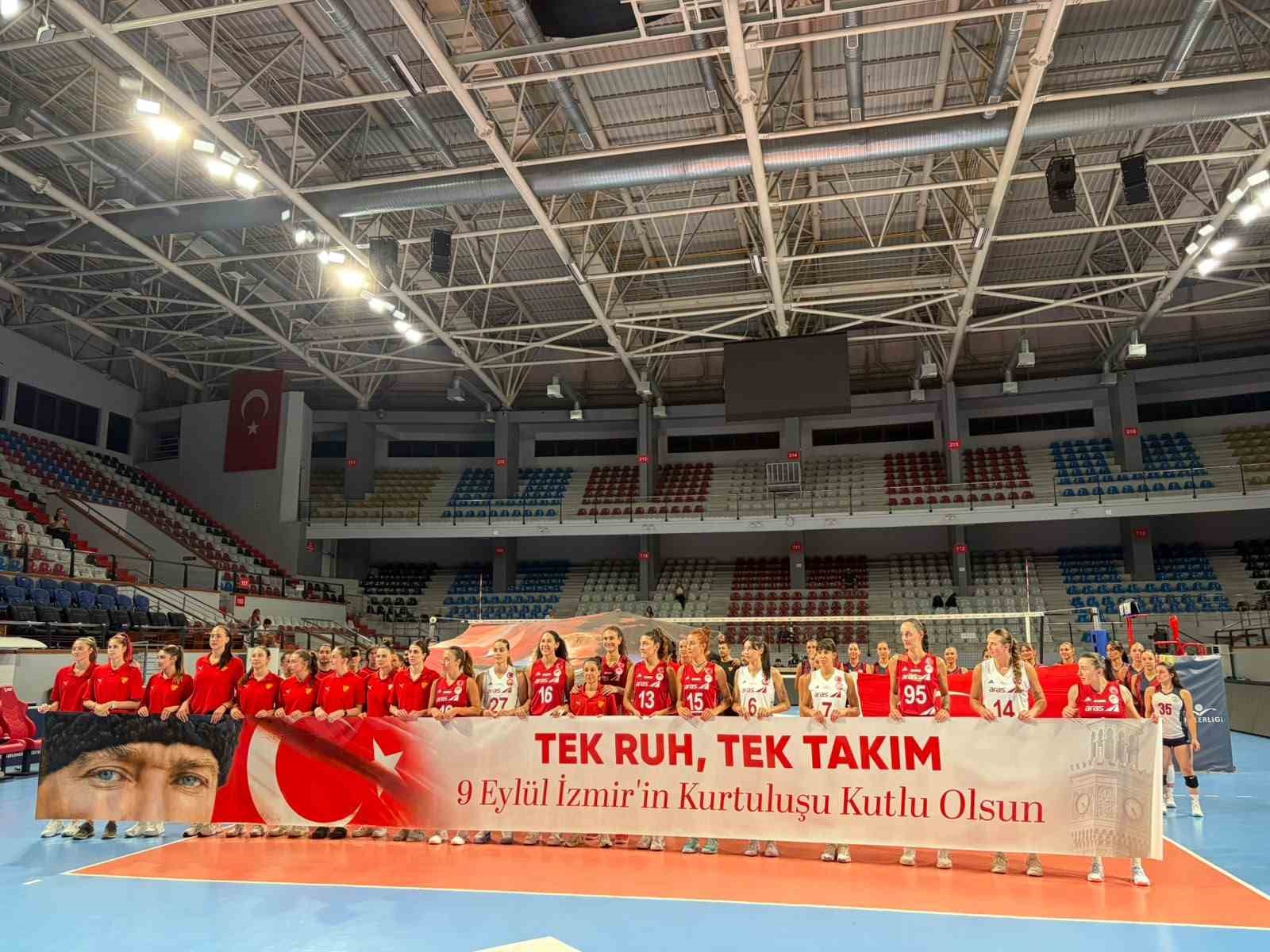 izmir-in-kurtulusu-voleybolda-dostluk-maciyla-kutlandi