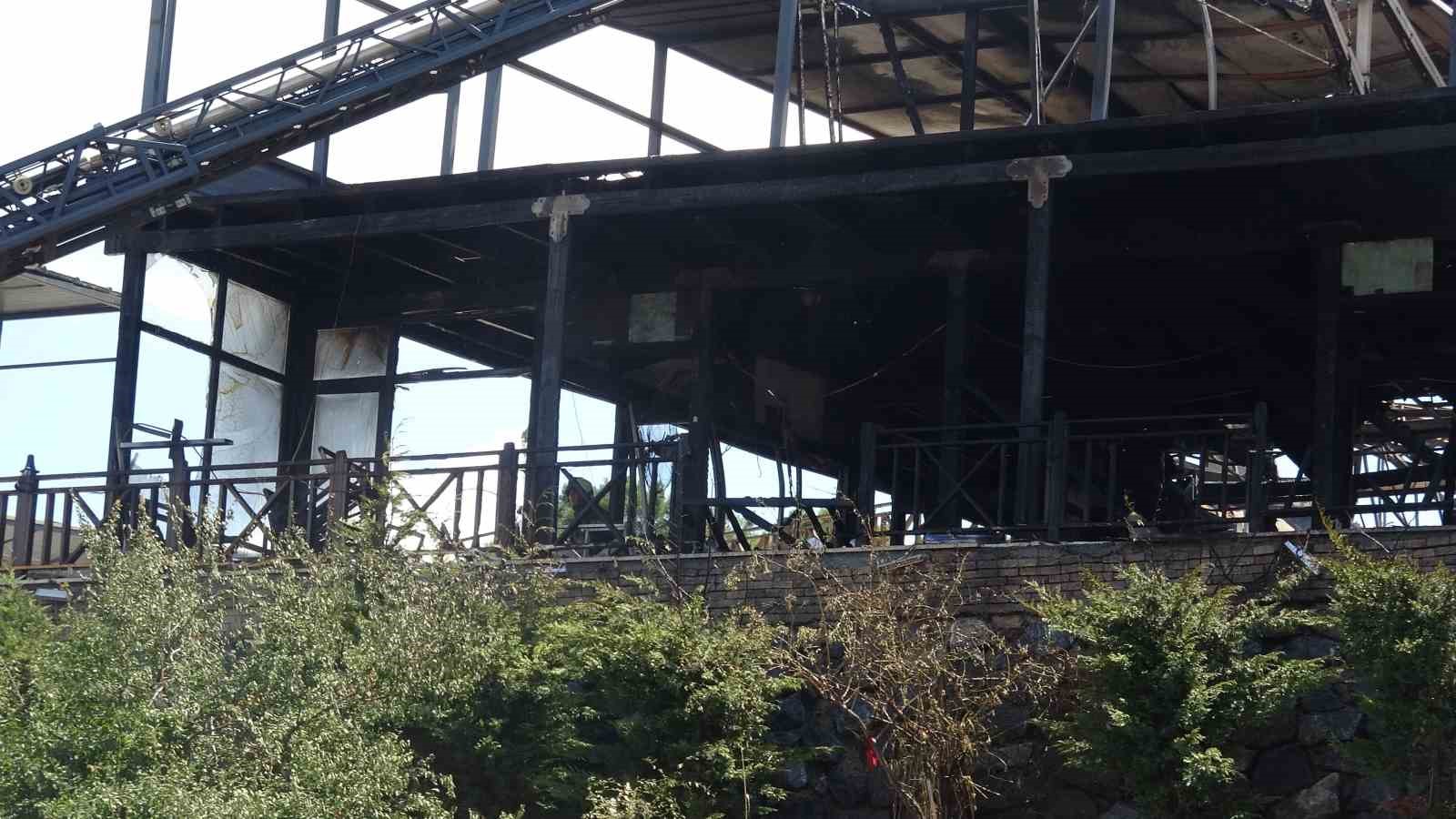 maltepe-de-korkutan-yangin-restoran-kullanilamaz-hale-geldi