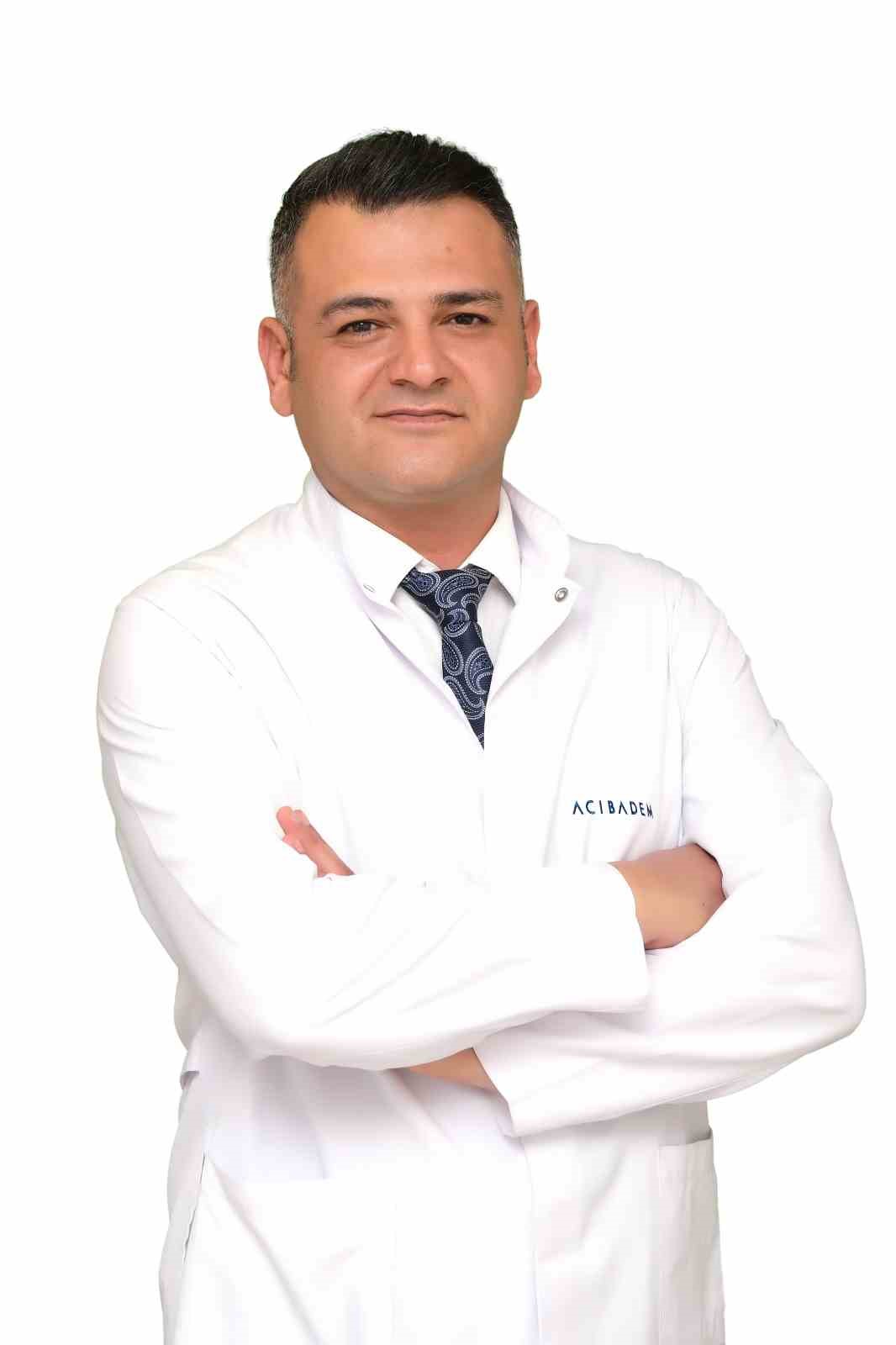 uzmandan-badem-goz-trendi-uyarisi-kisinin-yuz-yapisi-kas-pozisyonu-ve-orta-yuz-anatomisi-birlikte-degerlendirilmelidir