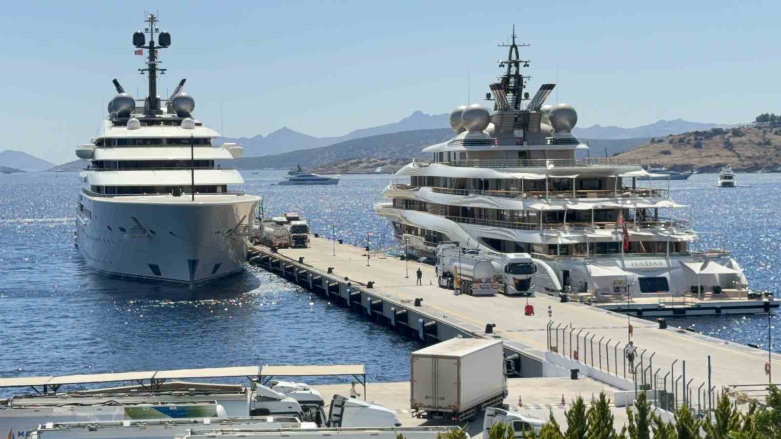 bodrum-da-super-yatlara-21-tankerle-600-bin-litre-yakit-ikmali