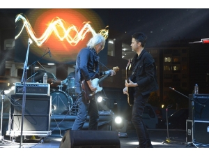 Eskişehir Bulutsuzluk Özlemi Konseri İle Coştu