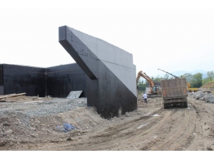 Arifiye’de Köprü İnşaatı Tüm Hızıyla Devam Ediyor