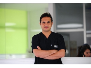 "Pembe Diş Estetiği Öncesi Diş Eti Durumu Önemli"