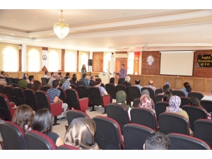 Hrü’de ‘Sigara Vücudumuza Ne Yapar’ Semineri