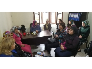 Hanımağa İlçelerde Partililerle Bir Araya Geldi