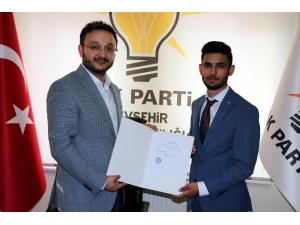Üniversite Öğrencisi Milletvekili Aday Adayı Oldu