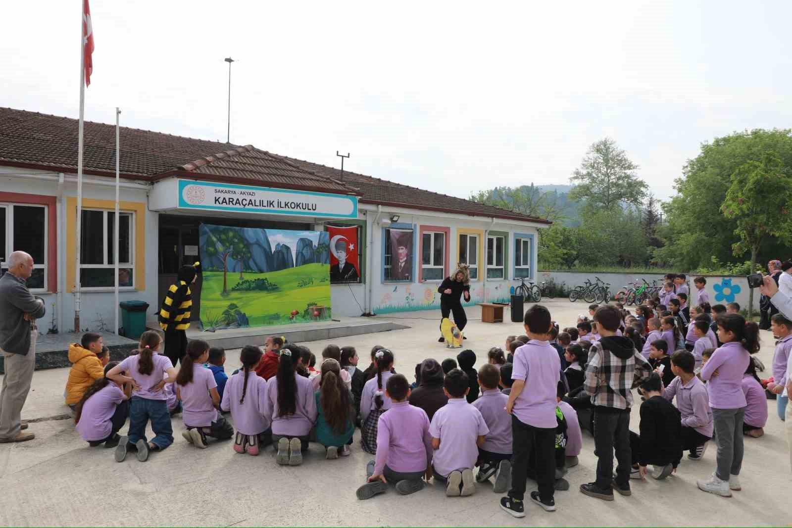 akyazi-da-5-bin-ogrenci-tiyatro-ile-bulusuyor
