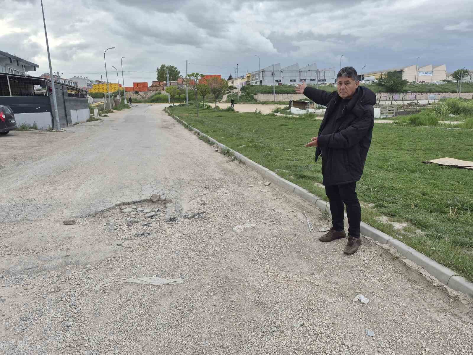 ana-arterle-kesisiminde-surekli-kaza-olan-sokak-icin-tedbir-alinmasi-bekleniyor