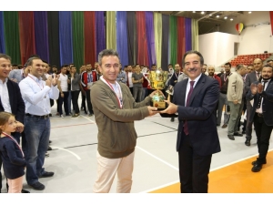 Nevü Geleneksel 10. Spor Şenliklerinde Dereceye Girenler Ödüllendirildi