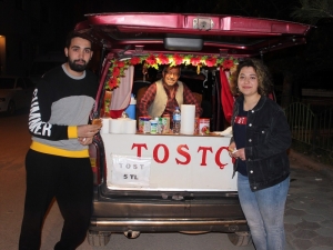 Emekli Maaşı Yetmeyince 60’ında Gece Tostçusu Oldu