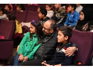 Kartepe’de 6 Bin Çocuk Tiyatro İle Buluştu