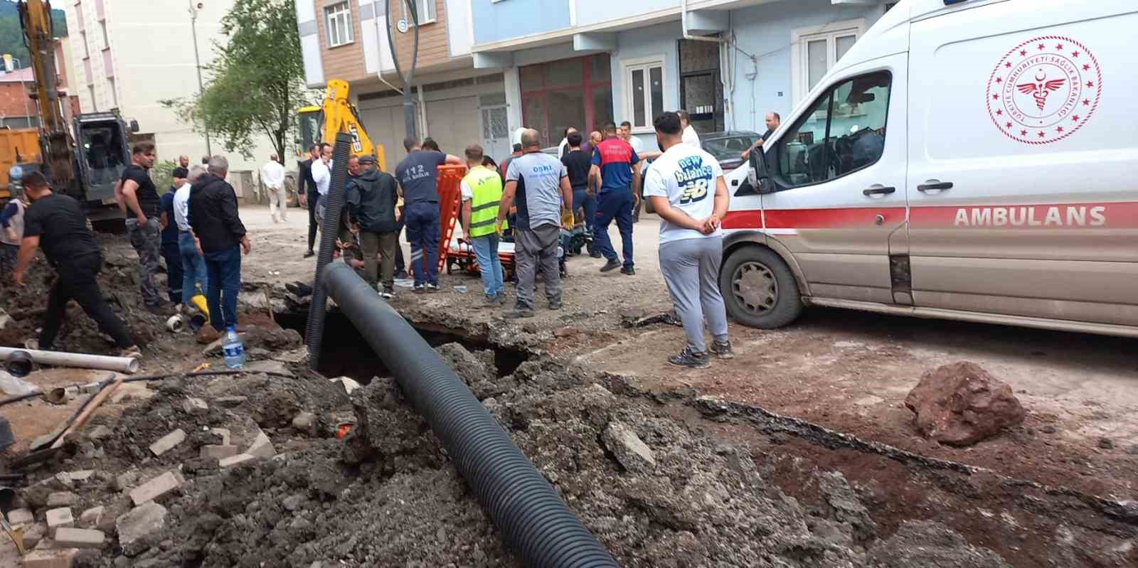 ordu-da-altyapi-calismasinda-gocuk-altinda-kalan-2-isci-yaralandi