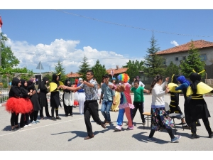 Üniversite Öğrencileri, Özel Öğrencileri Sevindirdiler