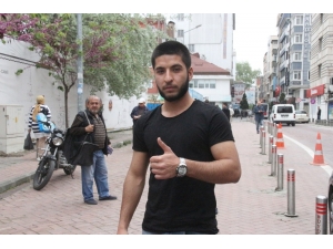 Tramvayda İnsanlık Dersi Veren Genç Iraklı Çıktı