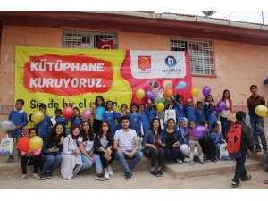 Hrü Yabancı Diller Yüksekokulu İki Köy Okuluna Kütüphane Kurdu