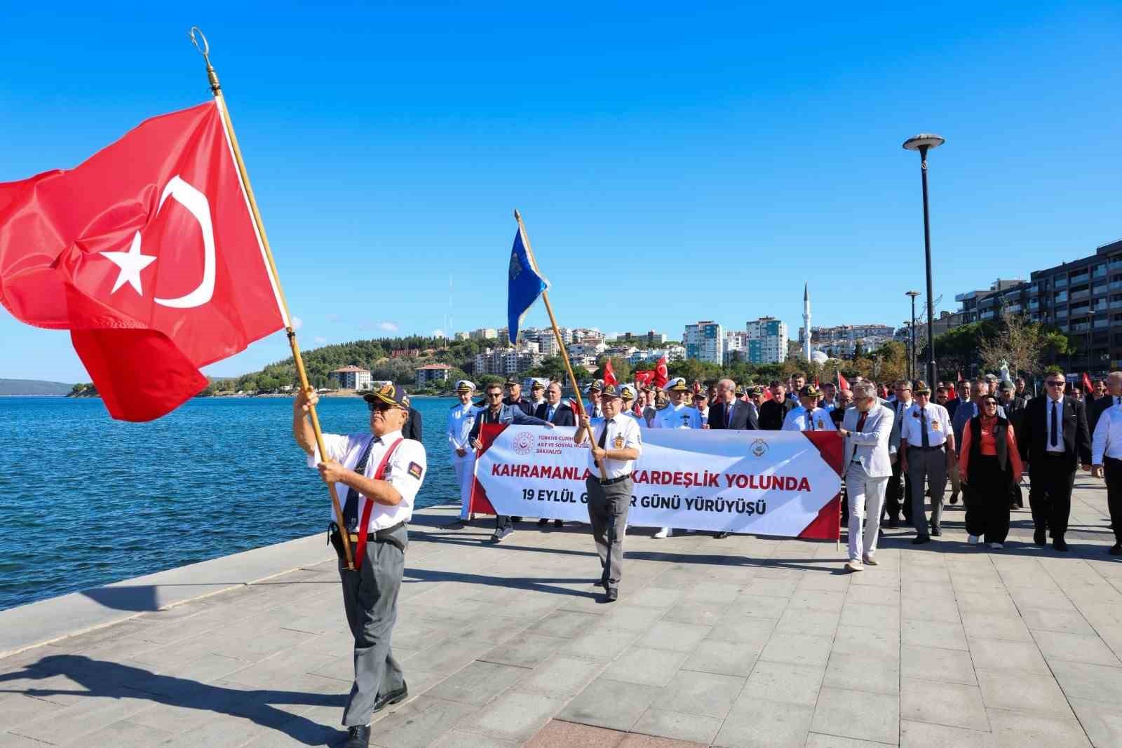 canakkale-de-gaziler-gunu-yuruyusu-duzenlendi