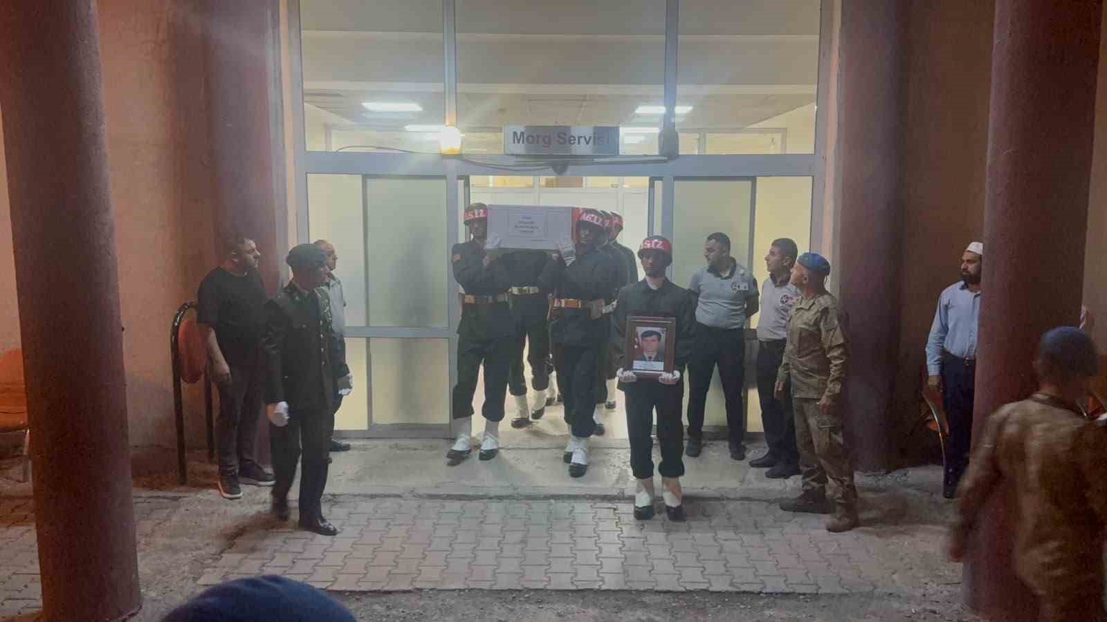 hakkari-de-hayatini-kaybeden-yuksel-isik-in-cenazesi-askeri-torenle-bursa-ya-ugurlandi