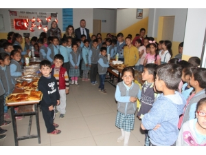 Minik Öğrencilerden Anlamlı Kermes