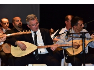 Müzik Kurslarında Eğitim Gören Müzikseverler Sertifikalarını Aldı