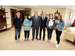 Başkan Karaosmanoğlu: "Gelecek Genç Bilgelerin Olacak’"
