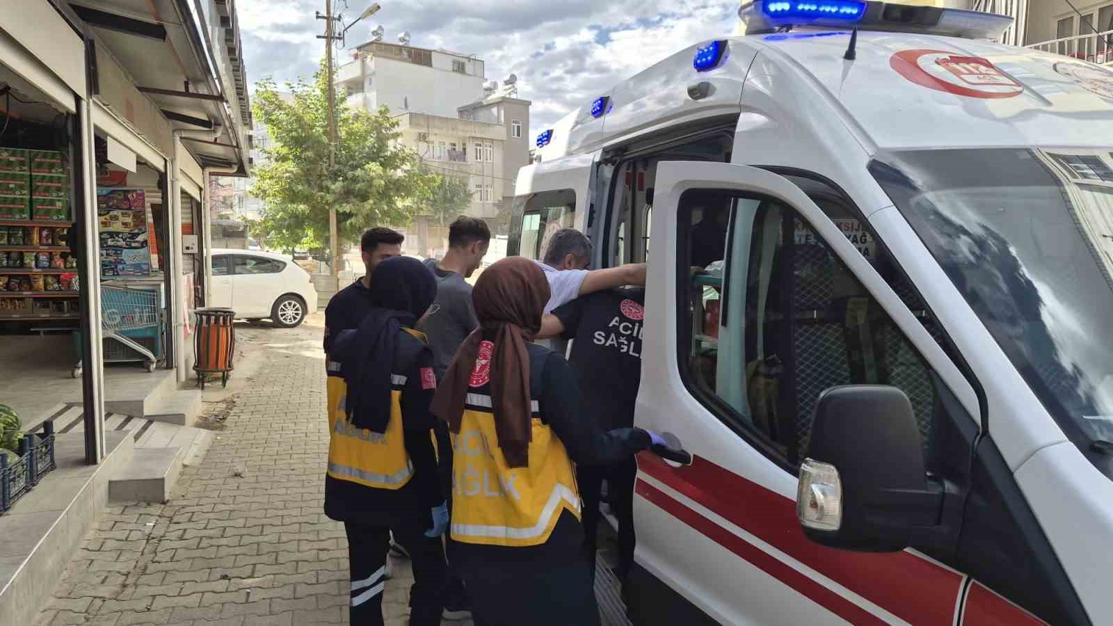 motosikletle-carpisan-otomobil-surucusu-kacti-1-yarali