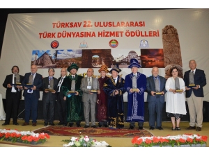 22. Uluslararası Türk Dünyasına Hizmet Ödülleri Niksar’da Verildi
