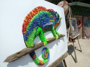 Sahile Vuranlarla Sanat Galerisi Oluşturdu