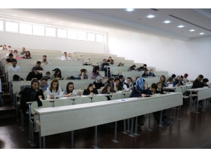 Öğrenciler Velileriyle Kitap Okudu