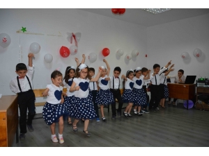 Minik Öğrencilerin Okuma Bayramı Sevinci