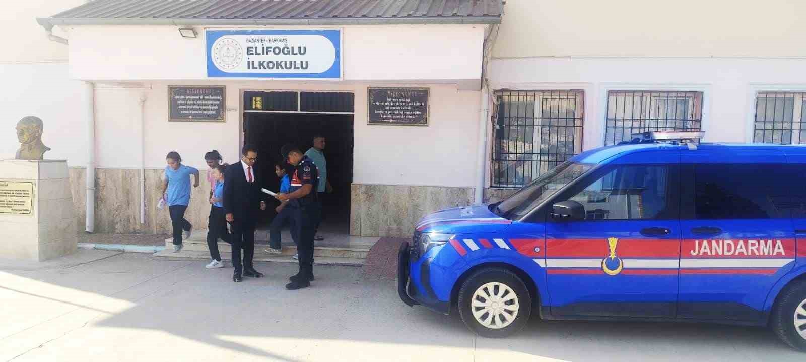gaziantep-te-jandarmadan-okul-cevrelerinde-yogun-guvenlik-onlemleri