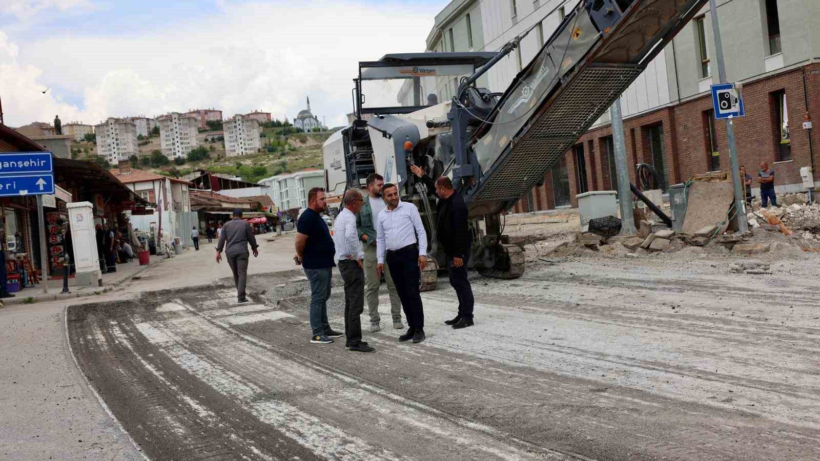 emlak-konut-akcadag-in-yeniden-insasinda-altyapi-ve-ustyapi-calismalarini-surduruyor