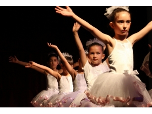 Minik Öğrencilerden Muhteşem Gösteri