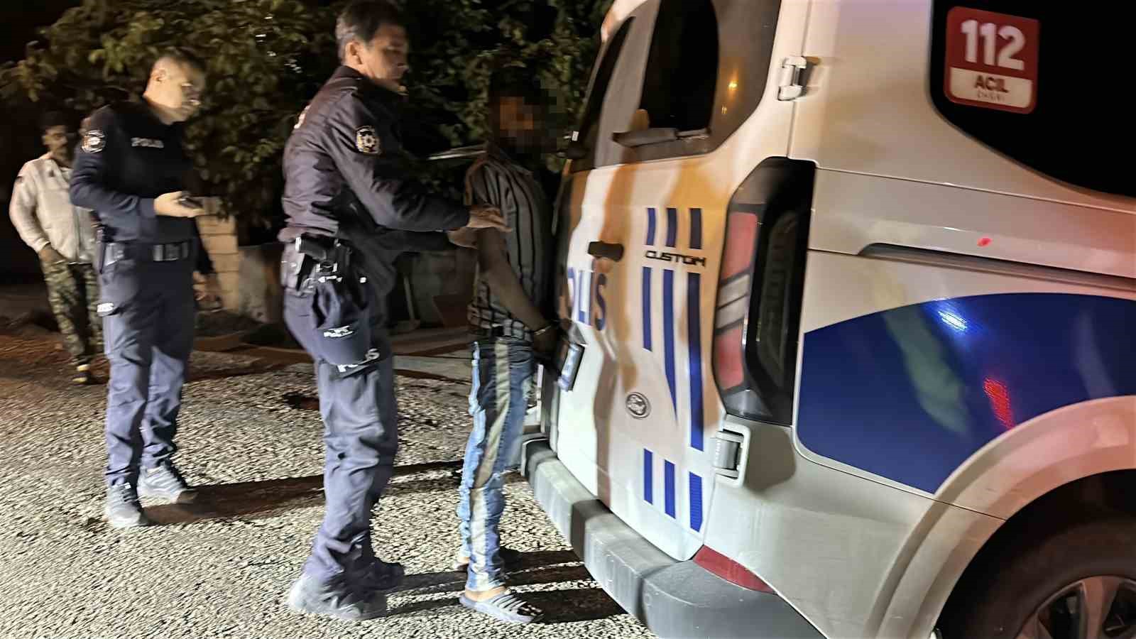 direksiyona-alkollu-gecti-2-araca-carpip-yaya-olarak-kacti