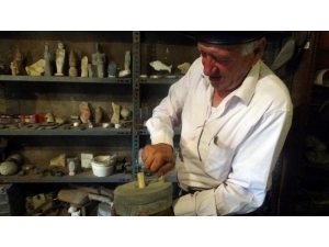 Taş İşleme Ustası Suriye’deki Eserlerine Kavuşmak İstiyor