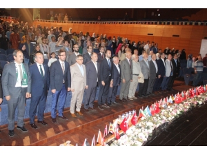 ‘Bursa Dünyaya İlahiyatçı Yetiştiriyor’ Programında Yabancı Öğrencilerden Gösteri