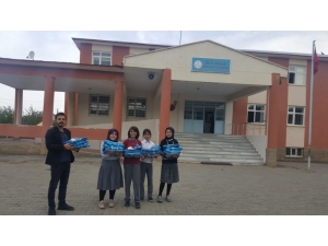 Öğrencilerden, Öğrencilere Kırtasiye Desteği