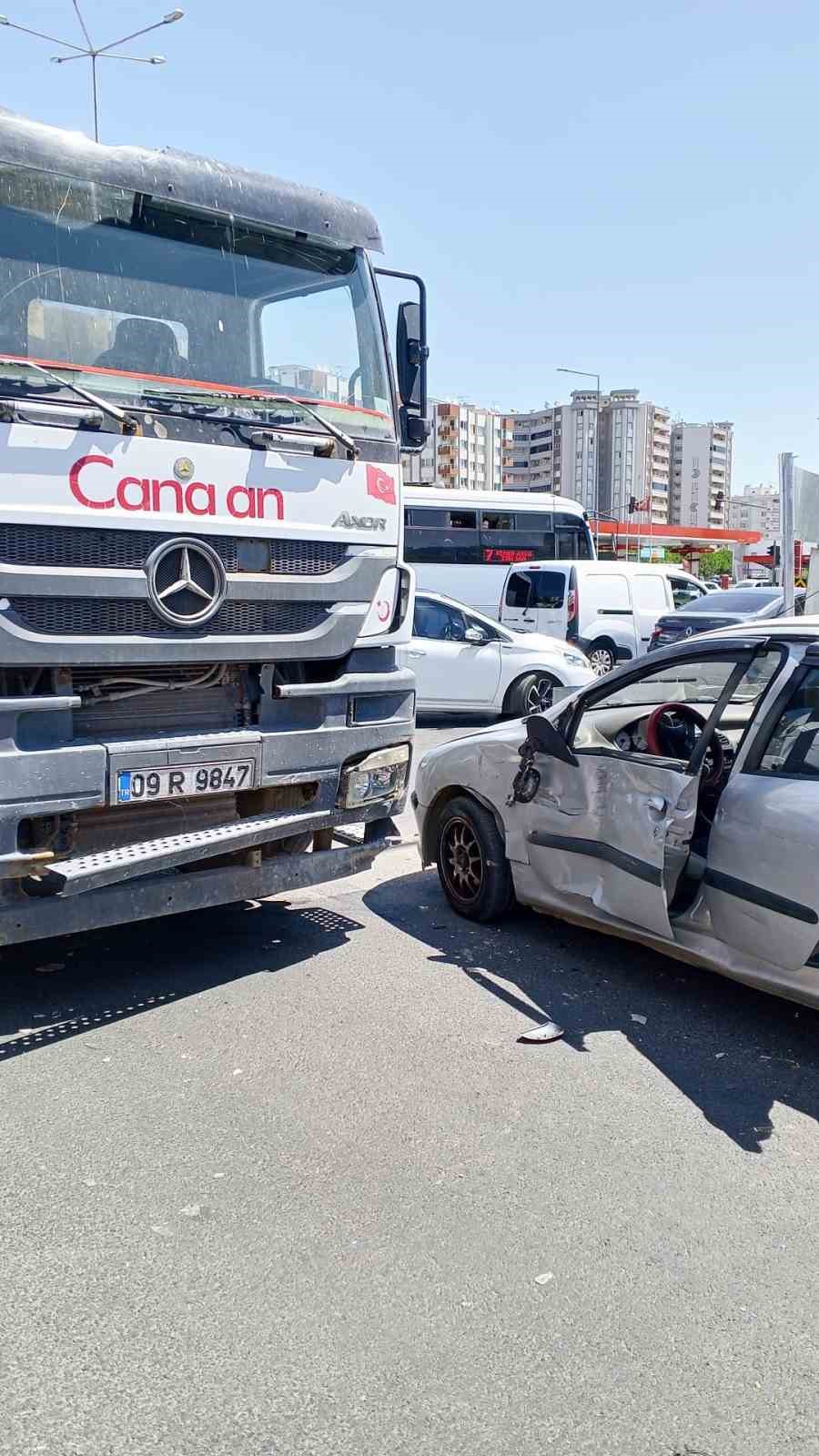 beton-mikseri-ile-otomobil-carpisti-2-yarali